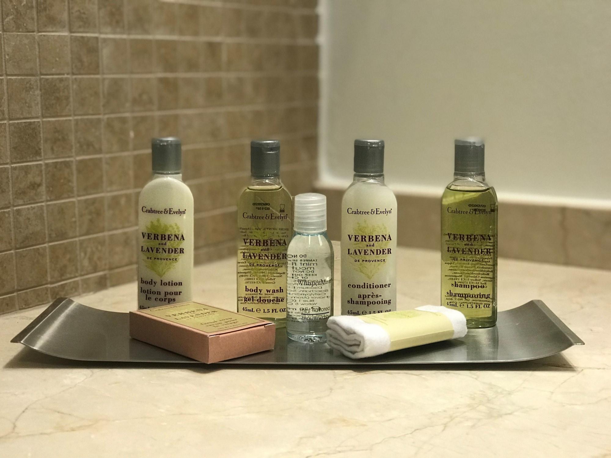 Doubletree By Hilton La Torre Golf Resort Рольдан Экстерьер фото A selection of toiletries