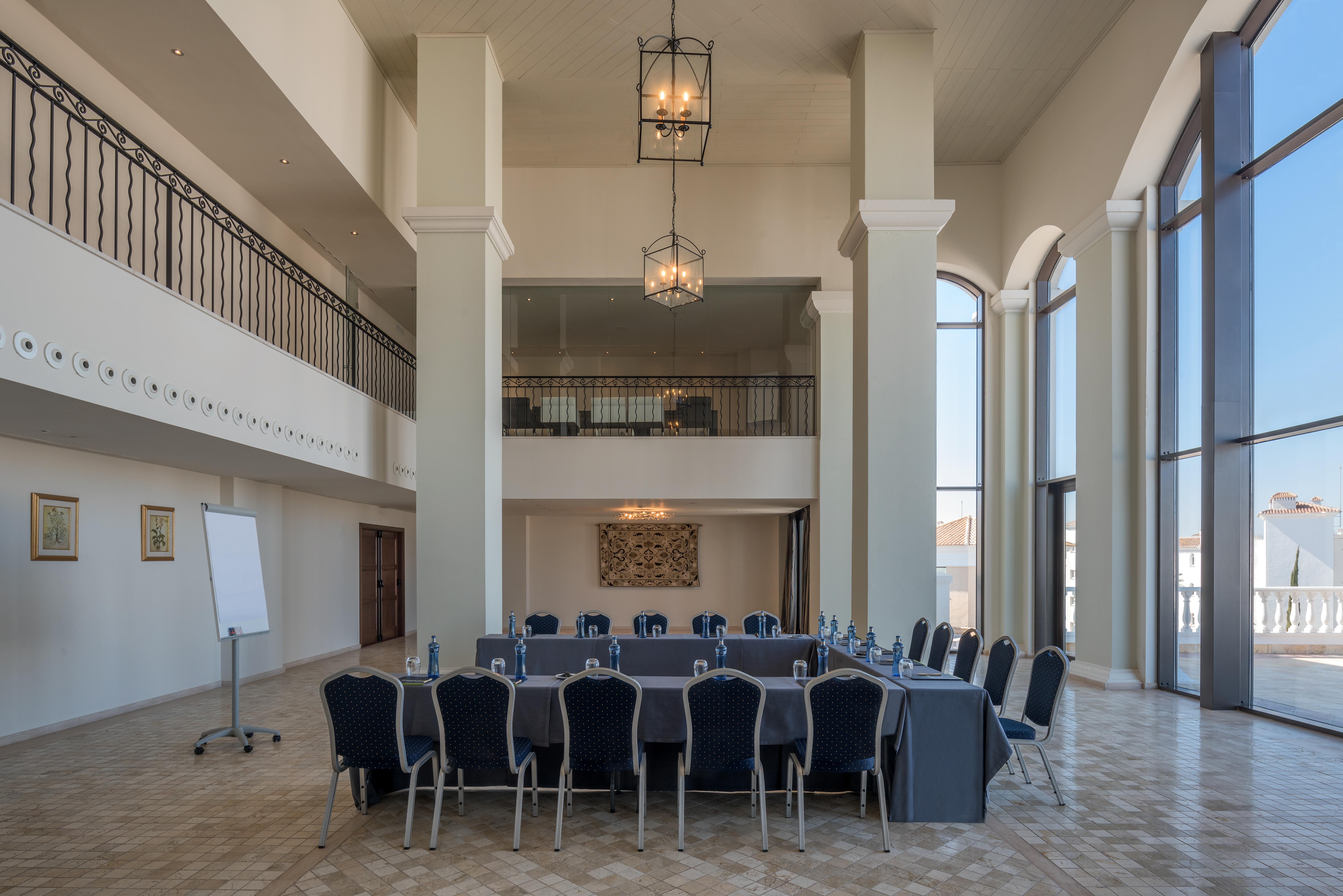 Doubletree By Hilton La Torre Golf Resort Рольдан Экстерьер фото The interior of the conference hall