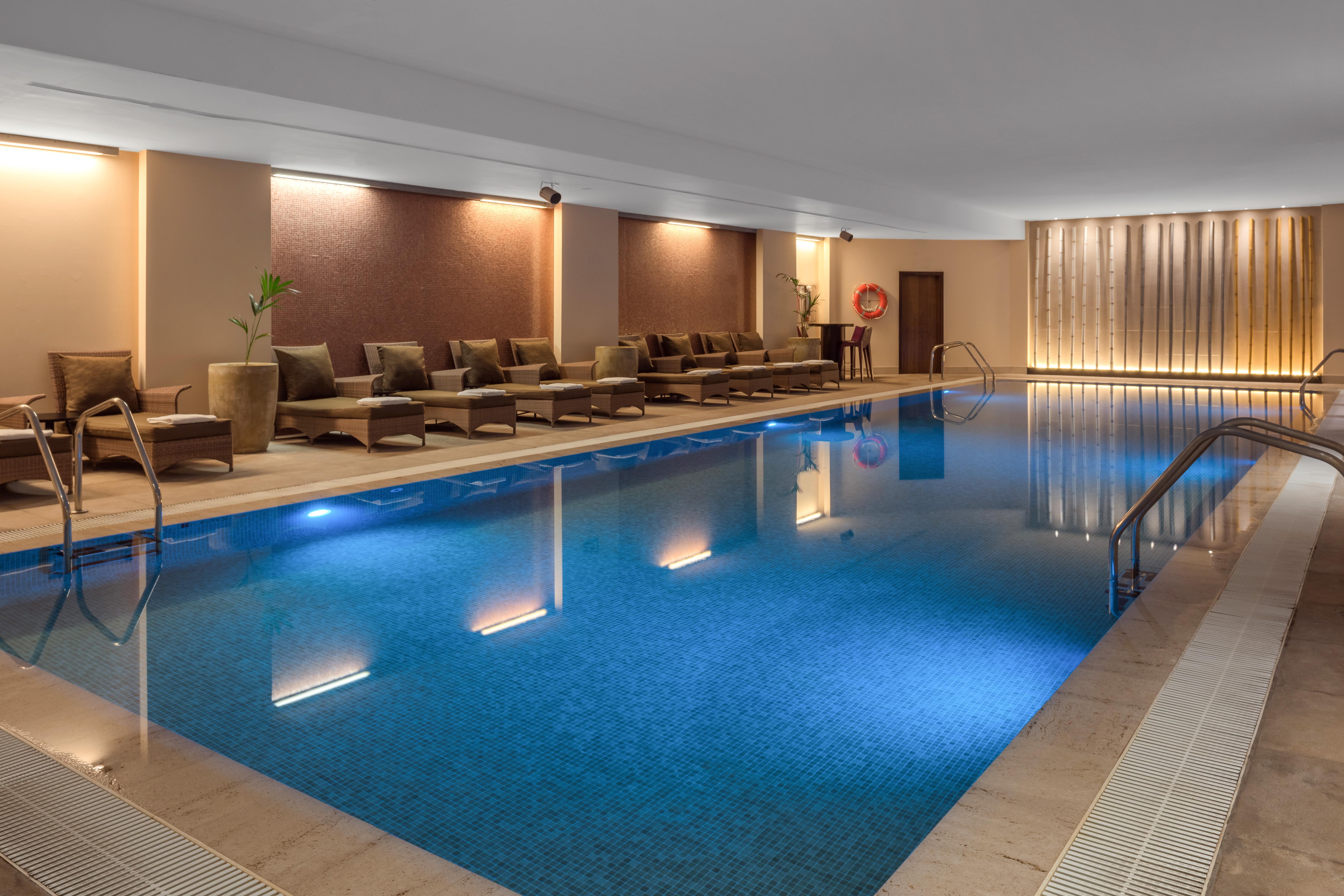 Doubletree By Hilton La Torre Golf Resort Рольдан Экстерьер фото The swimming pool at the hotel