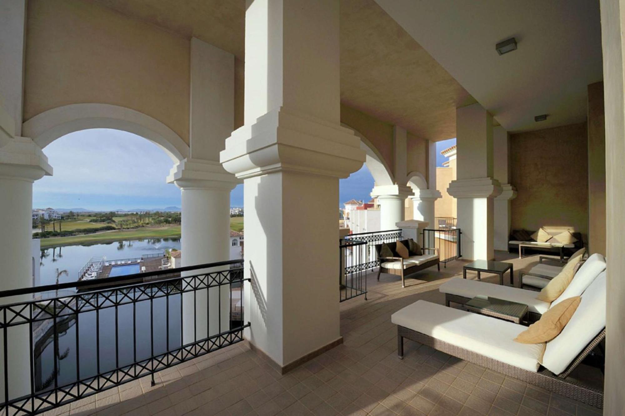 Doubletree By Hilton La Torre Golf Resort Рольдан Экстерьер фото The Royal Mirage