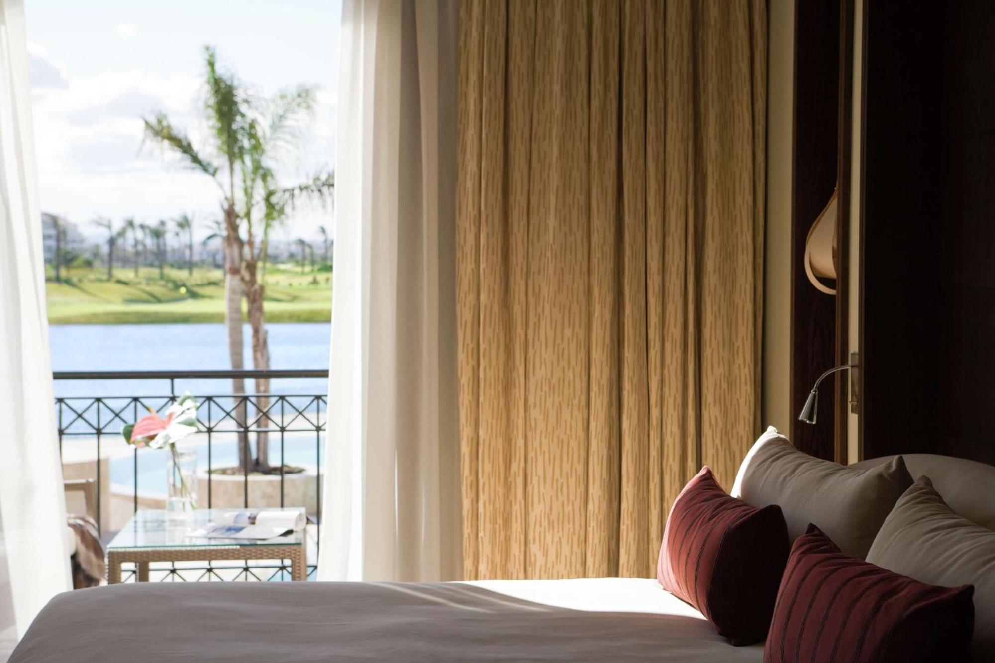 Doubletree By Hilton La Torre Golf Resort Рольдан Экстерьер фото