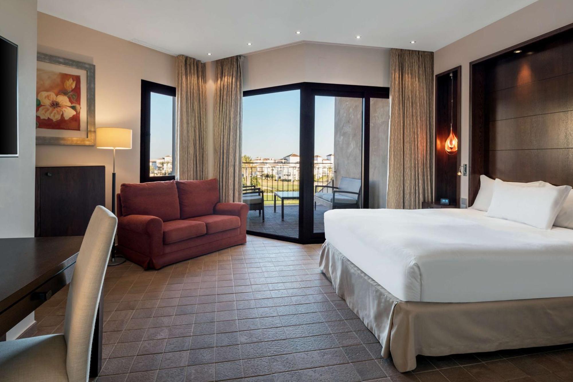 Doubletree By Hilton La Torre Golf Resort Рольдан Экстерьер фото A room at the hotel