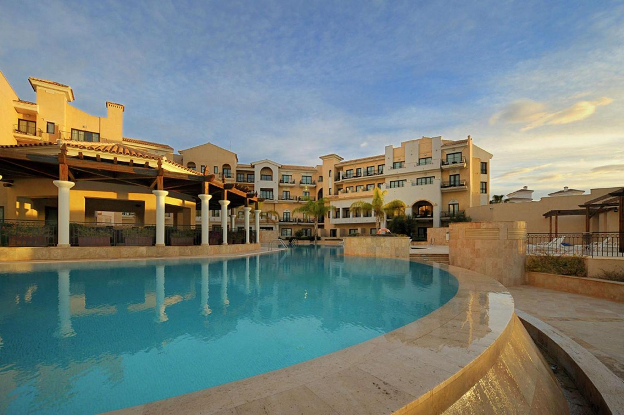 Doubletree By Hilton La Torre Golf Resort Рольдан Экстерьер фото The Westin La Paloma Resort & Spa