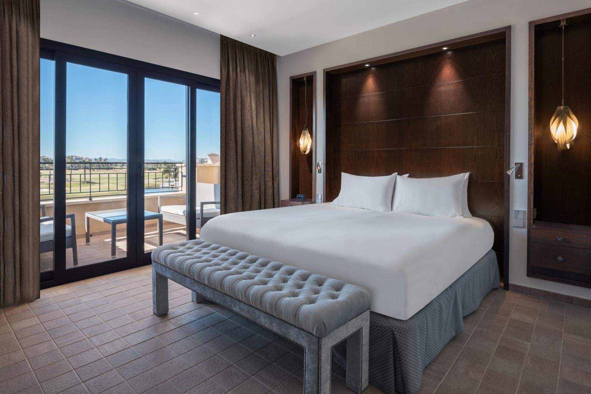 Doubletree By Hilton La Torre Golf Resort Рольдан Экстерьер фото A bedroom at the hotel