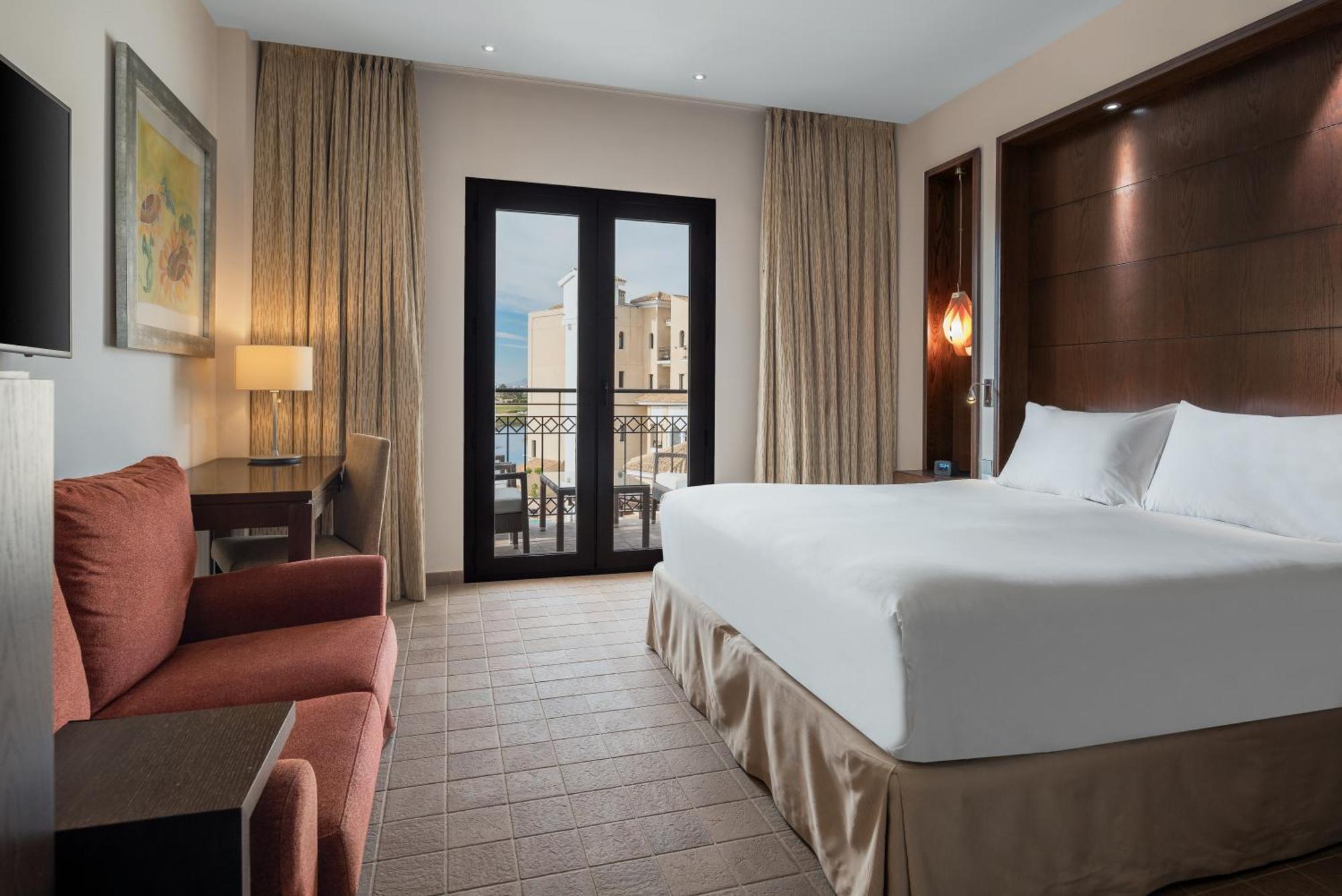 Doubletree By Hilton La Torre Golf Resort Рольдан Экстерьер фото A room at the Hilton Nicosia