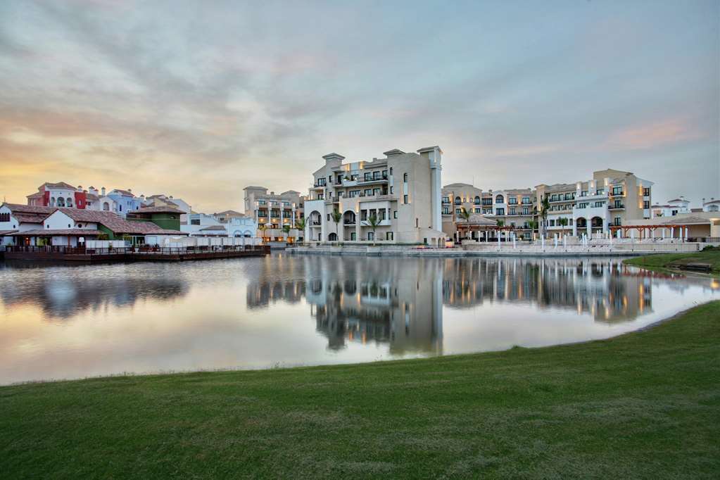 Doubletree By Hilton La Torre Golf Resort Рольдан Удобства фото Residential buildings in Al Furjan